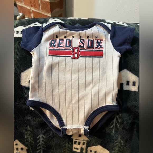Set of 3 | (2) Boston Red Sox Onesies & (1) UCLA Bruins Onesie | 3-6 mos - Picture 6 of 12